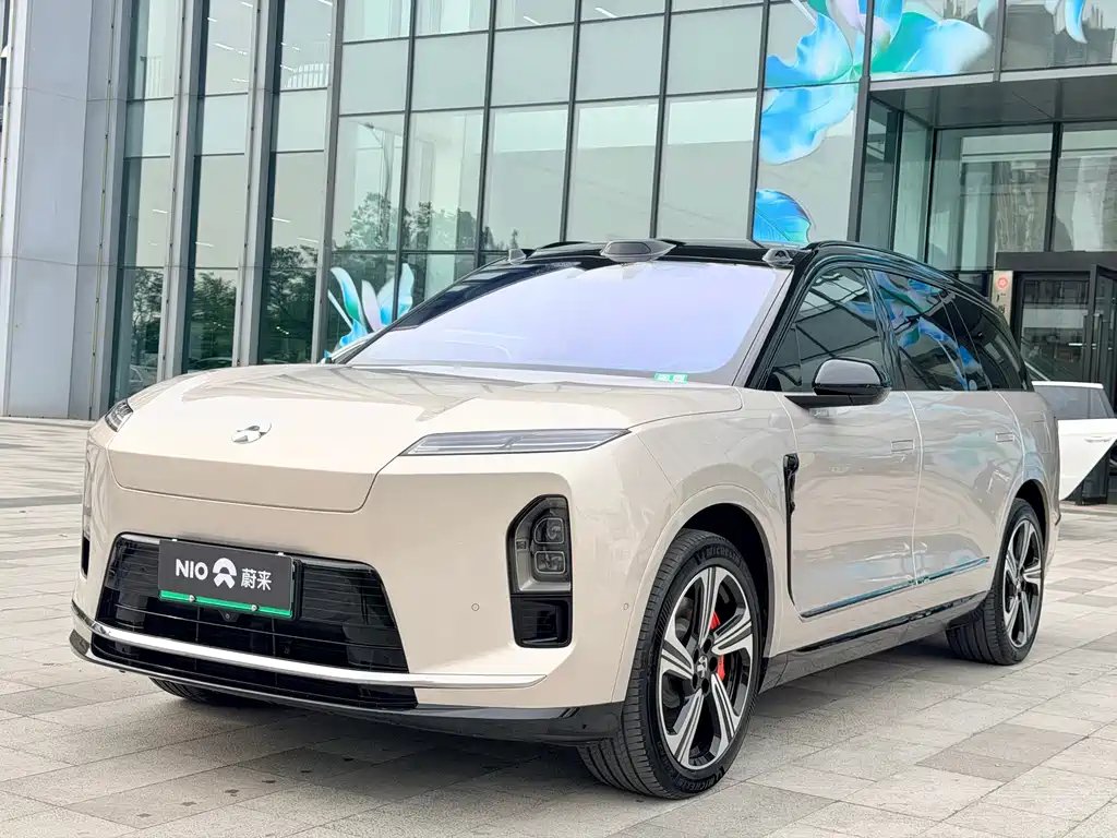 NIO ES8 2025