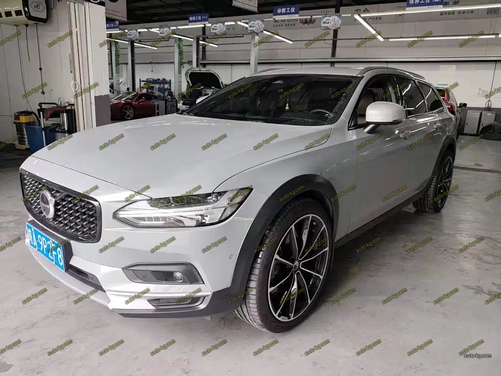 Volvo V90 2024