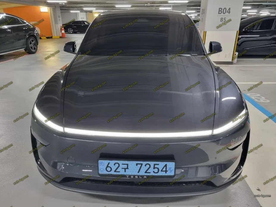 Tesla Model Y 2025