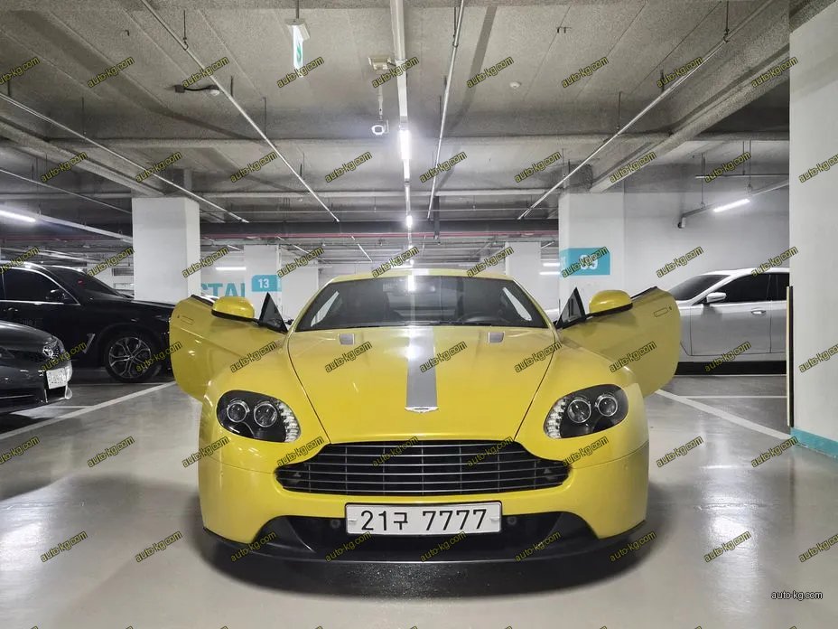 Aston Martin Vantage 2016