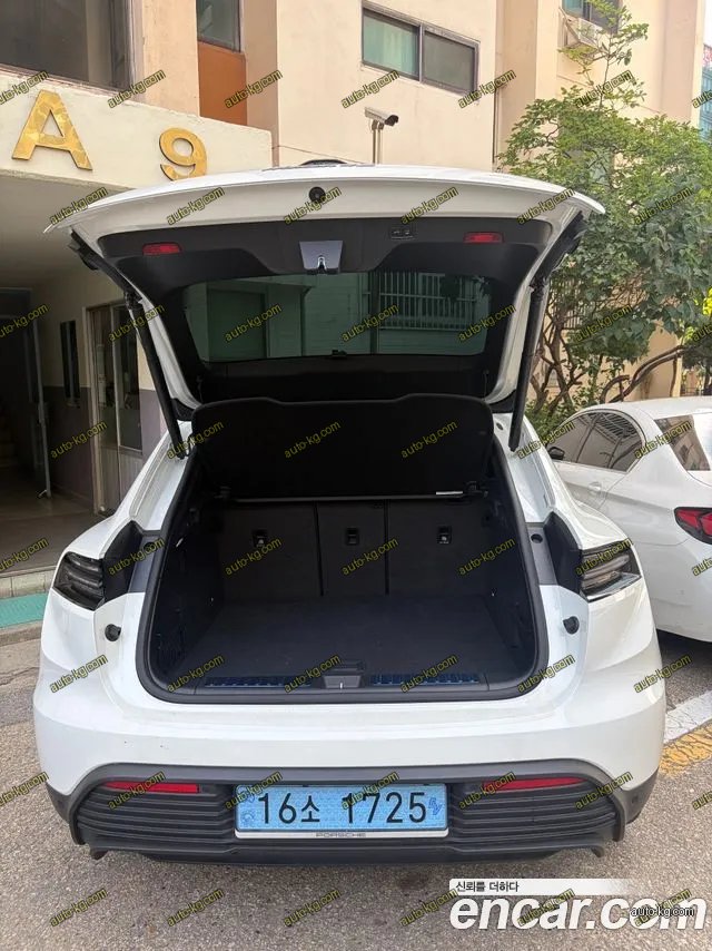 Porsche Macan 2025