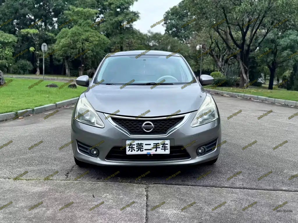 Nissan Tiida 2013