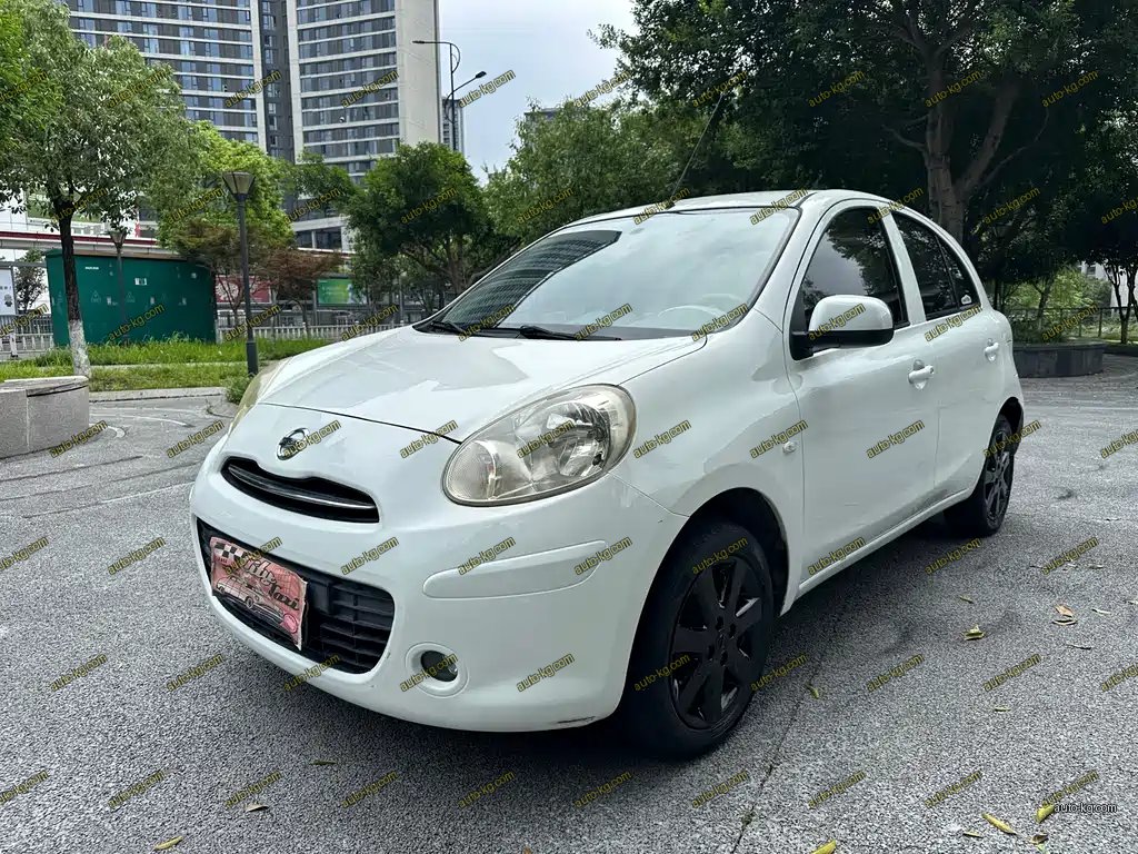 Nissan March 2013