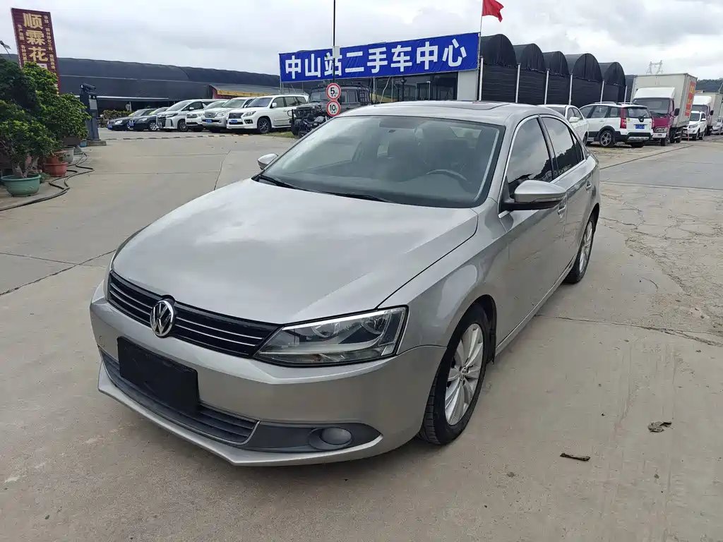 Volkswagen Sagitar 2014