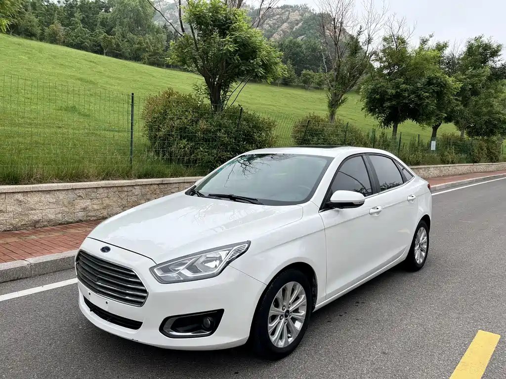 Ford Escort 2015