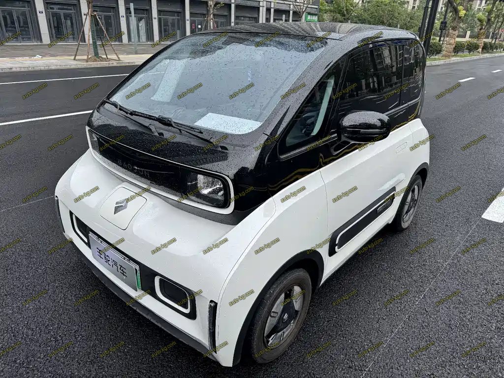 Baojun E300 2021