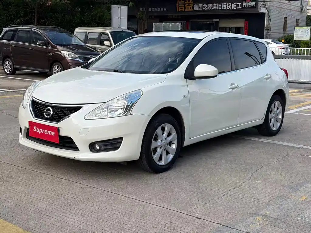 Nissan Tiida 2015