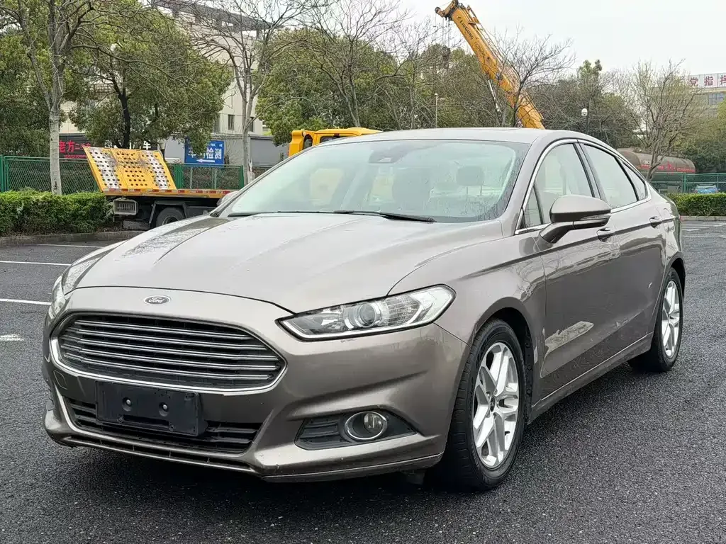 Ford Mondeo 2015 — фото 1 из 9