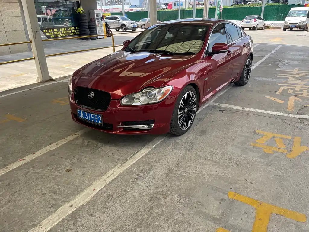 Jaguar XF 2011