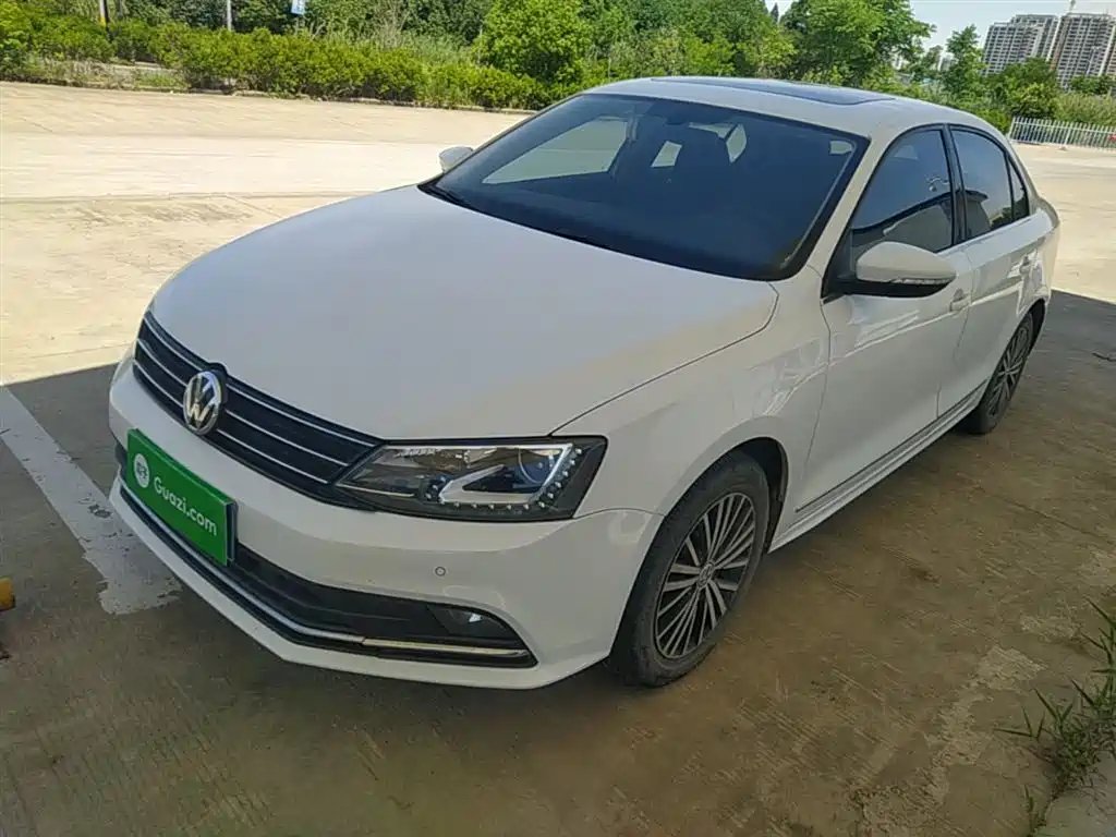 Volkswagen Sagitar 2016