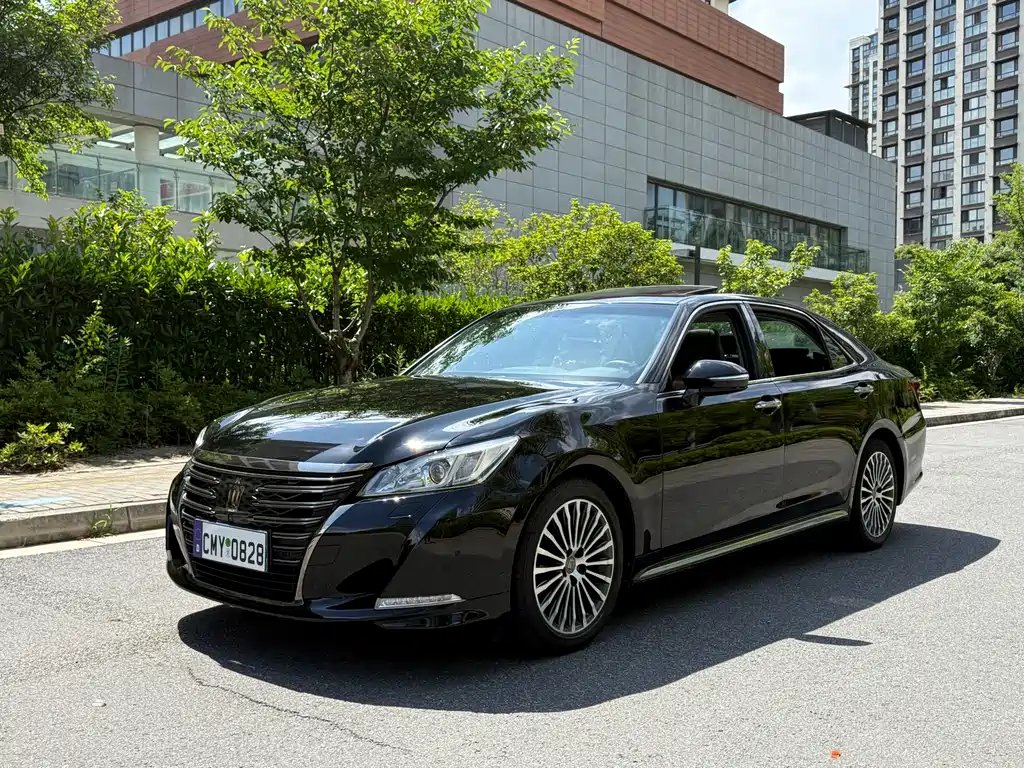 Toyota Crown 2018