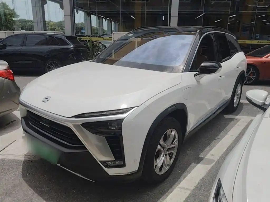 NIO ES8 2021
