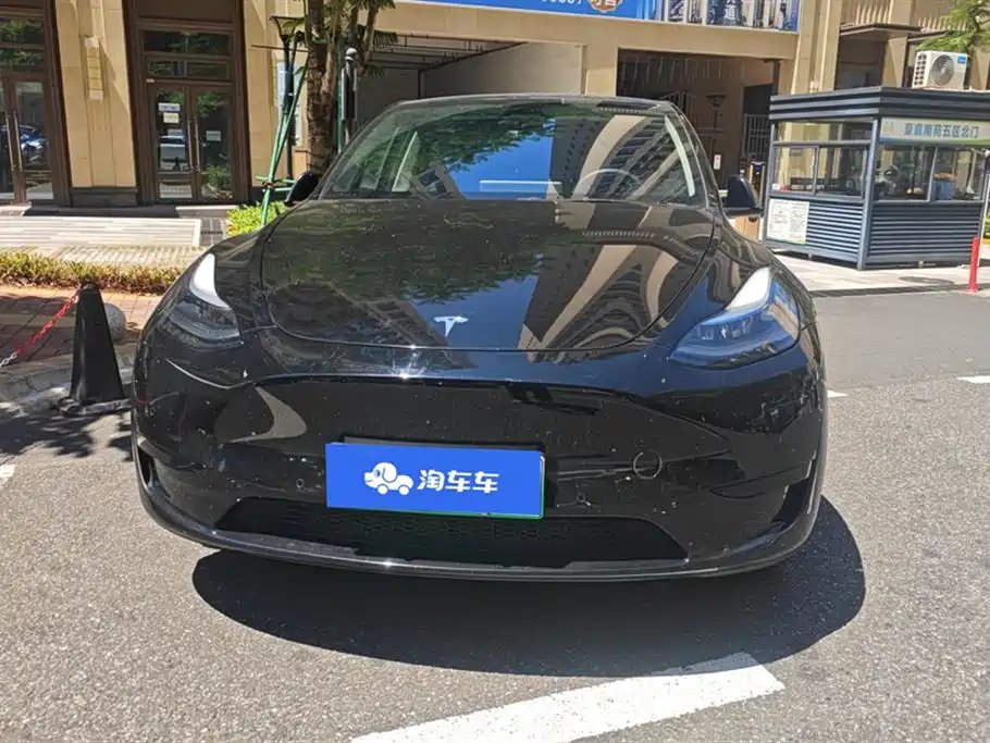 Tesla Model Y 2024