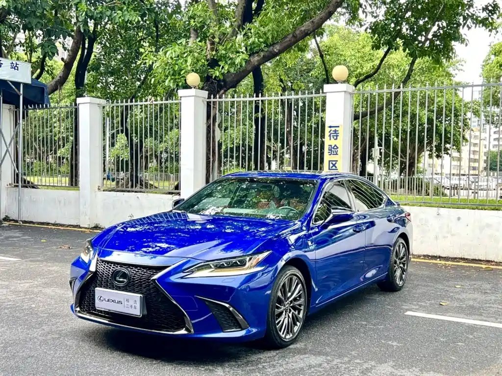 Lexus ES 2020