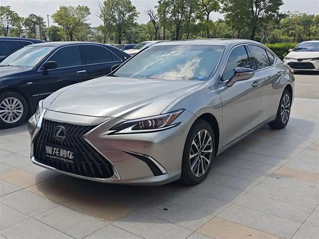 Lexus ES 2024
