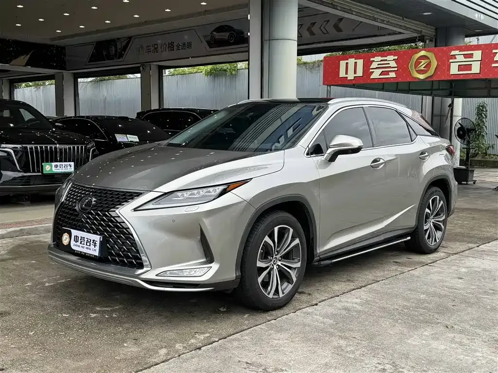Lexus RX 2022 — фото 1 из 13