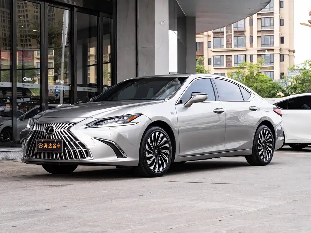 Lexus ES 2024