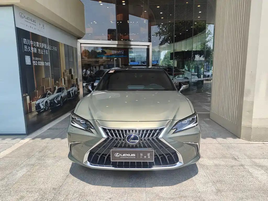 Lexus ES 2022