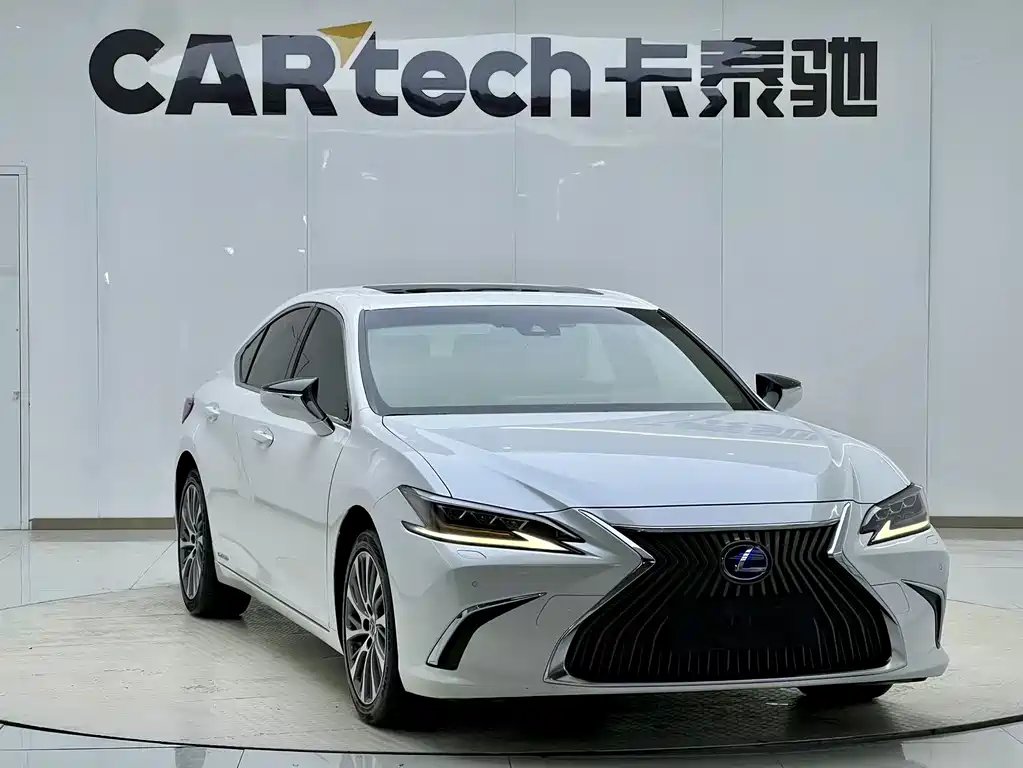 Lexus ES 2020