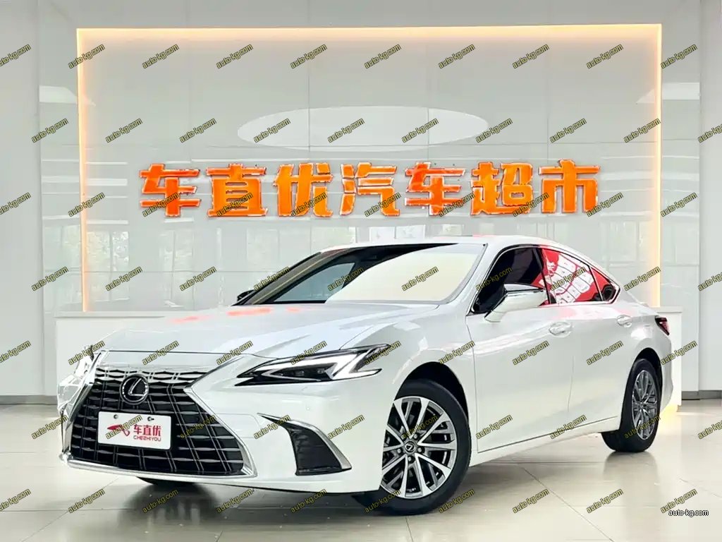 Lexus ES 2025