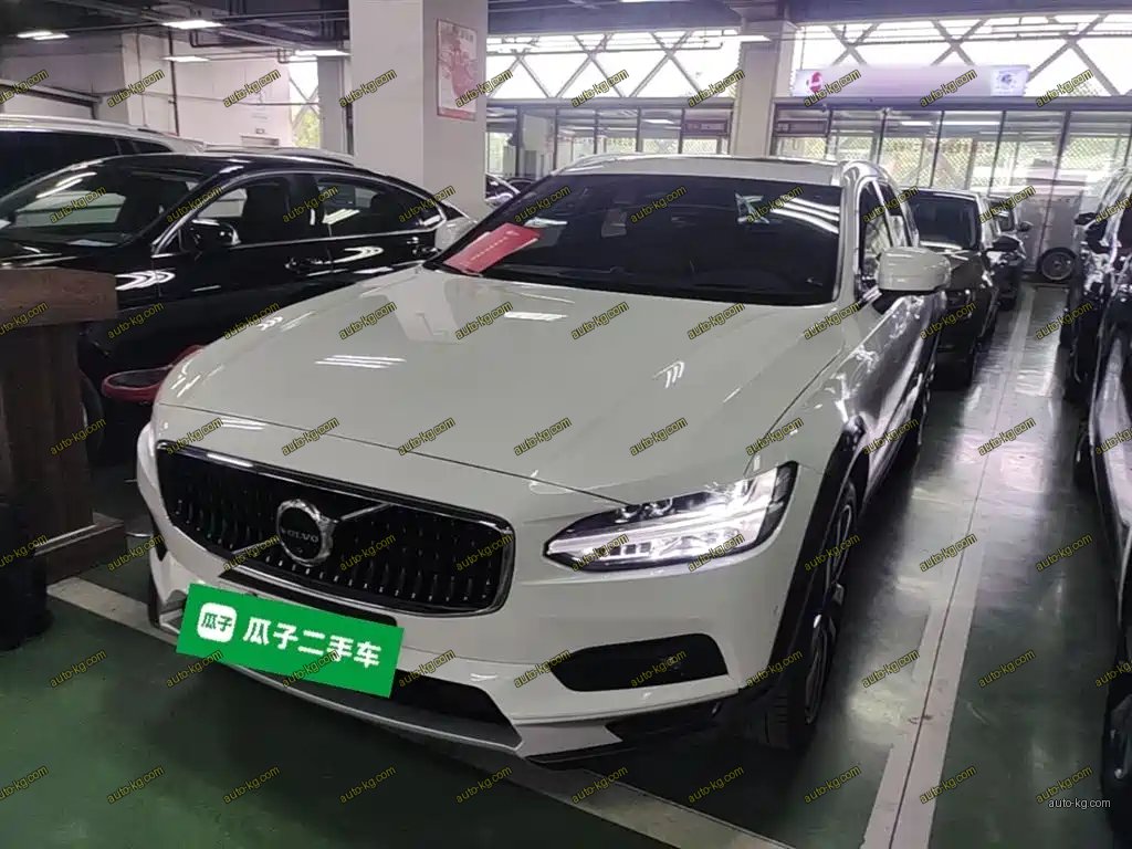Volvo V90 2024