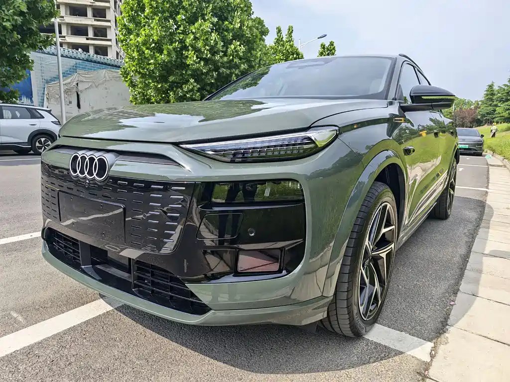 Audi 奥迪Q6L e-tron 2025
