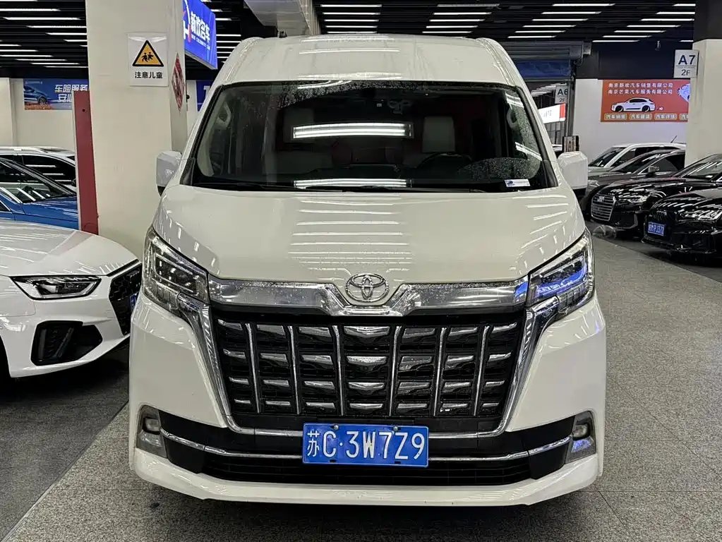 Toyota Hiace 2022