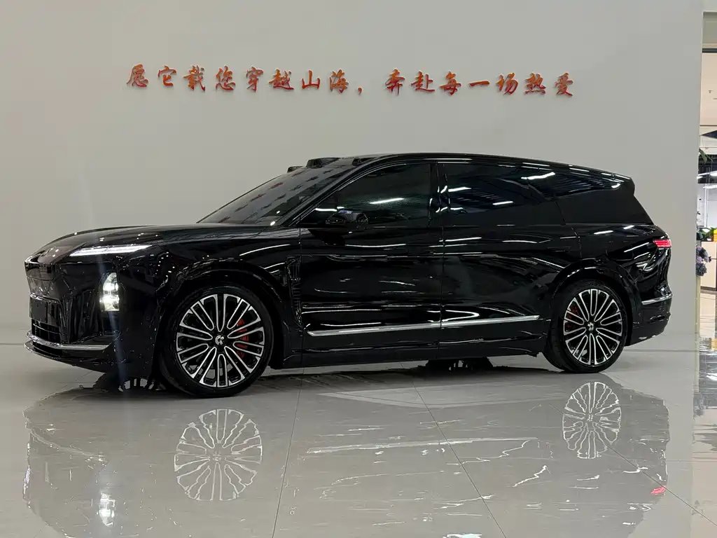 NIO ES8 2025
