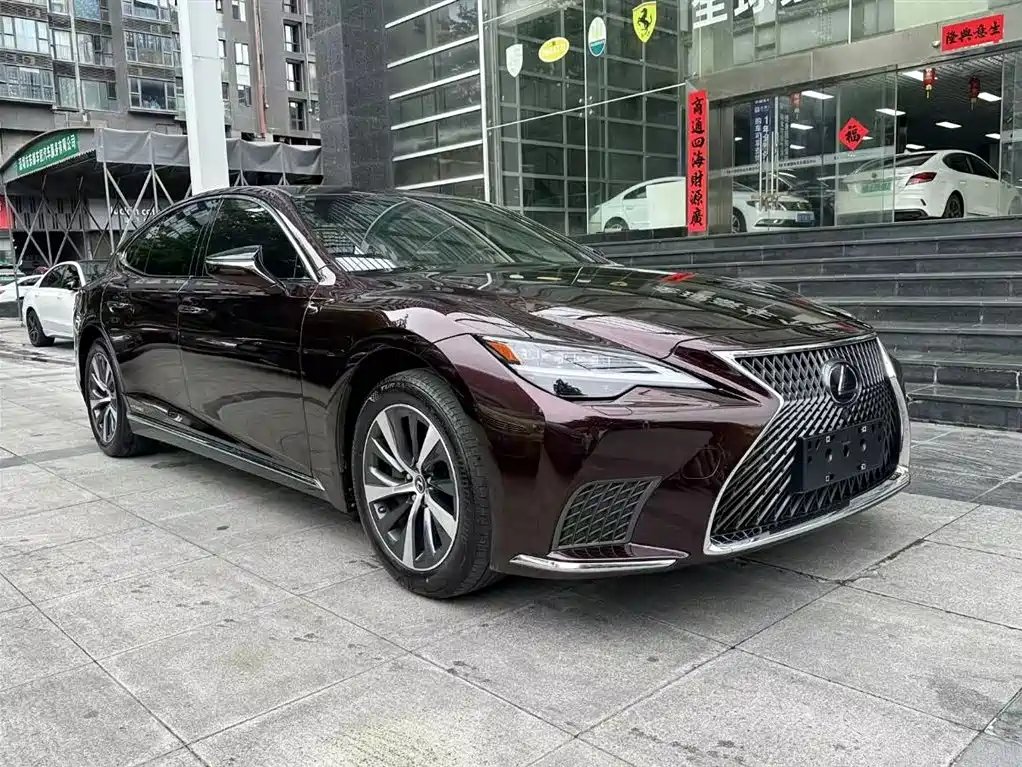 Lexus LS 2022