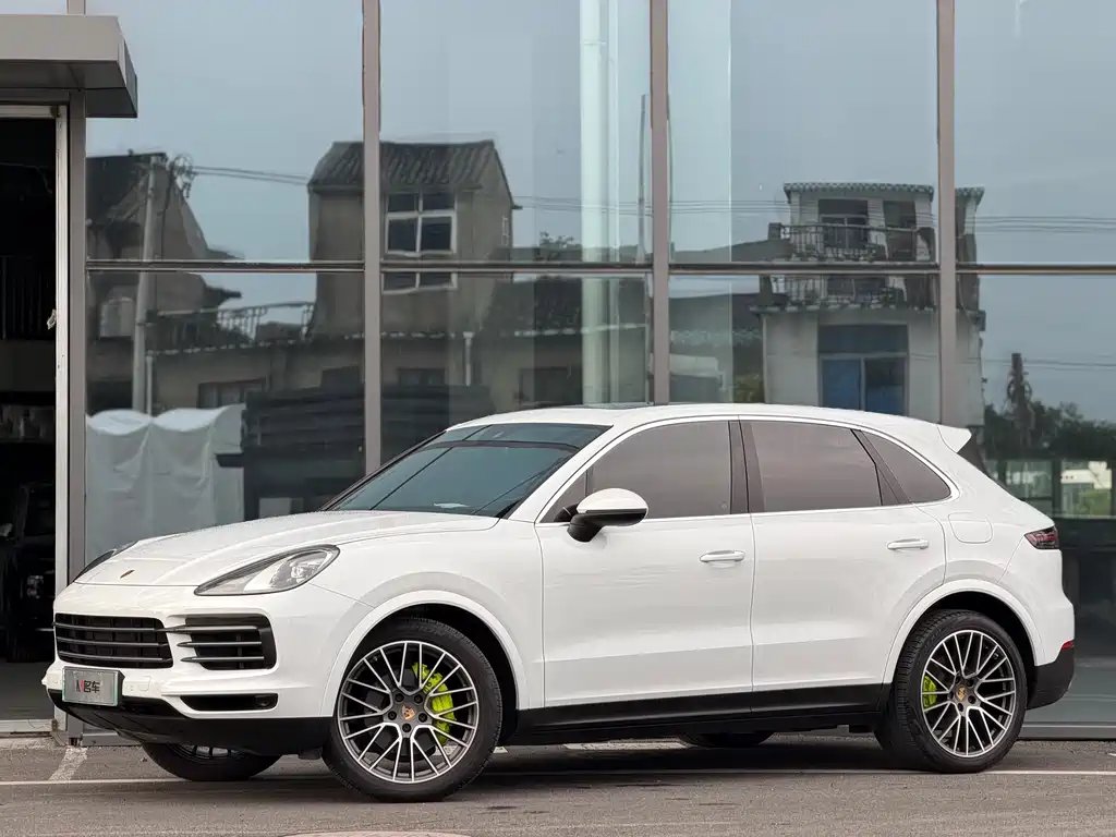 Porsche Cayenne Hybrid 2023