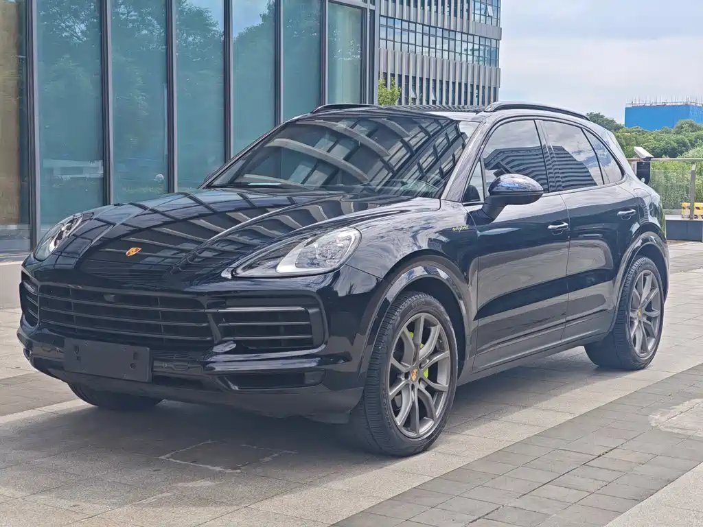 Porsche Cayenne Hybrid 2023