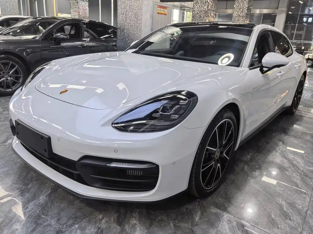 Porsche Panamera 2021