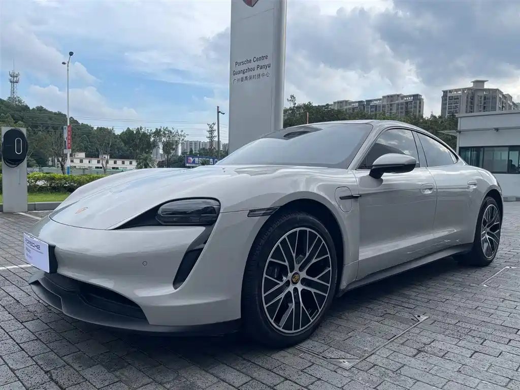 Porsche Taycan 2022