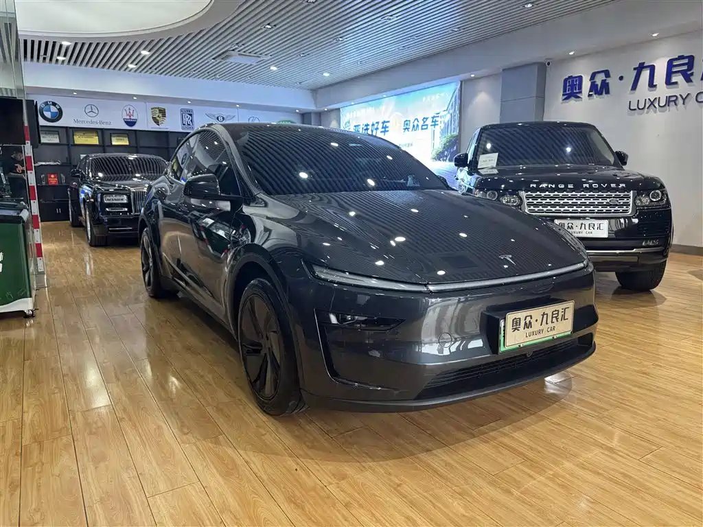 Tesla Model Y 2025