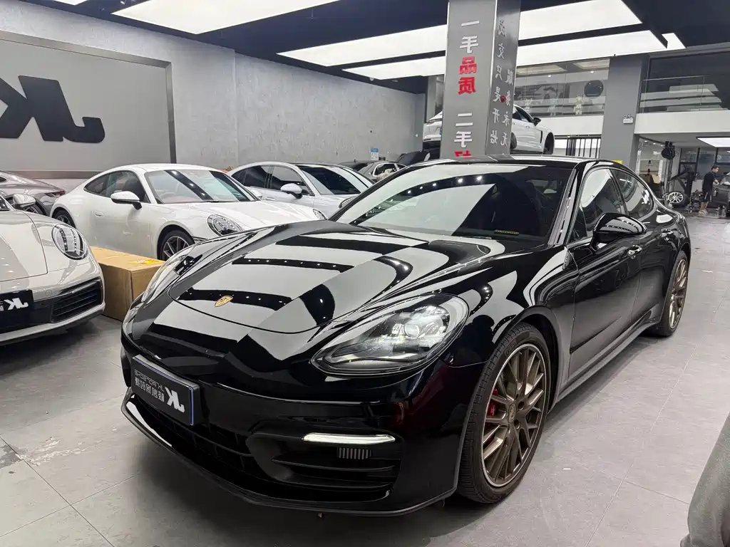 Porsche Panamera 2021
