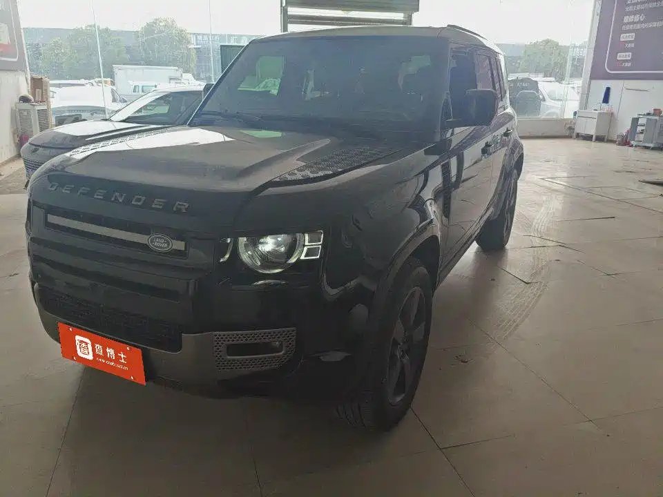 Land Rover Defender 2024