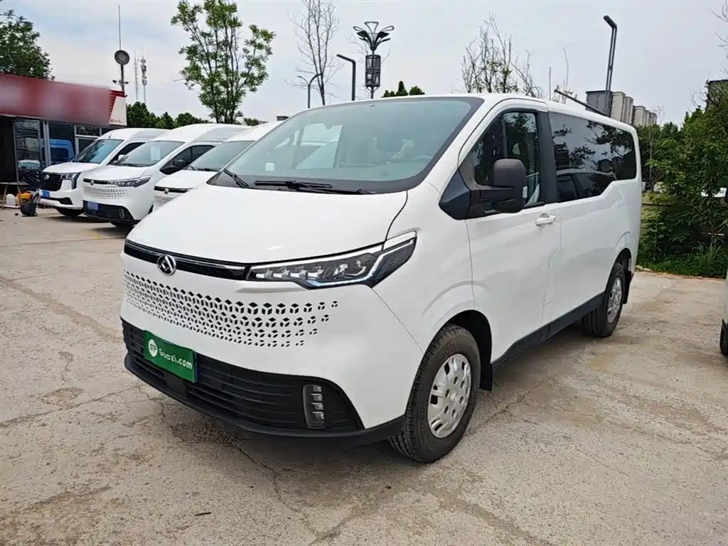 Maxus V70 2025