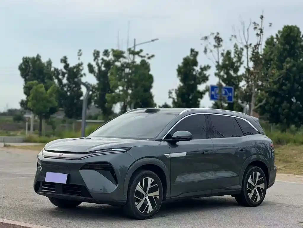 BYD Tang L 2026 — фото 1 из 5