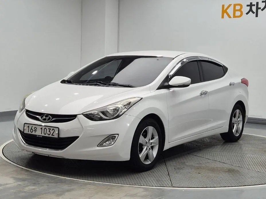 Hyundai AVANTE 2011