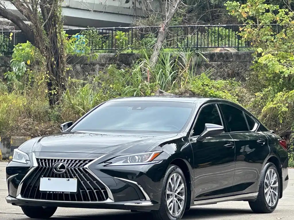 Lexus ES 2024