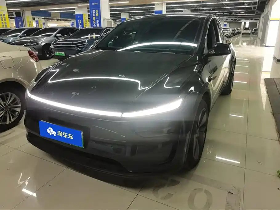 Tesla Model Y 2025