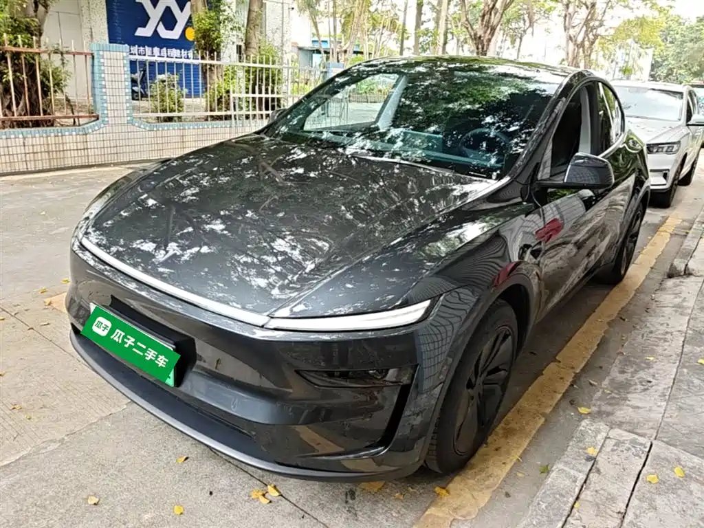 Tesla Model Y 2025