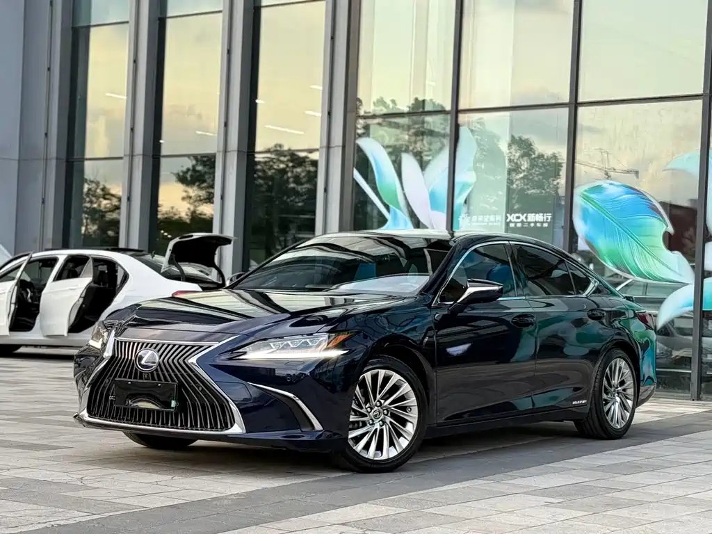 Lexus ES 2019