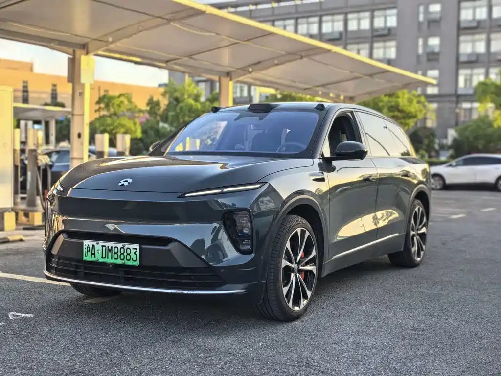 NIO ES8 2023