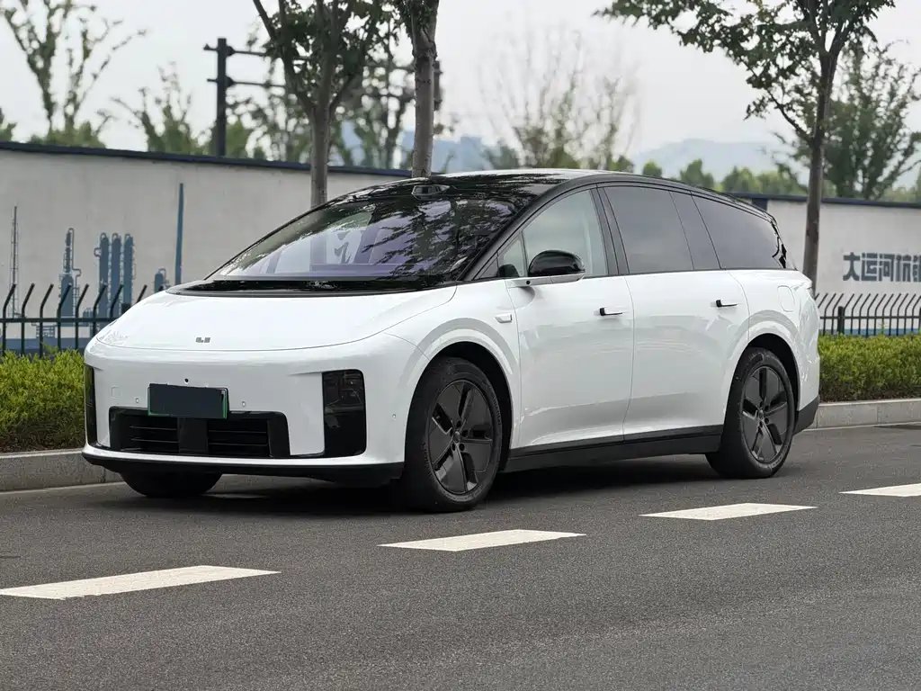 Li Auto Lii8 2025 — фото 1 из 5