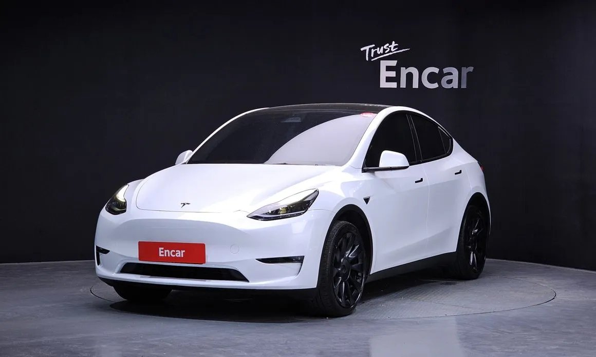 Tesla Model Y 2024