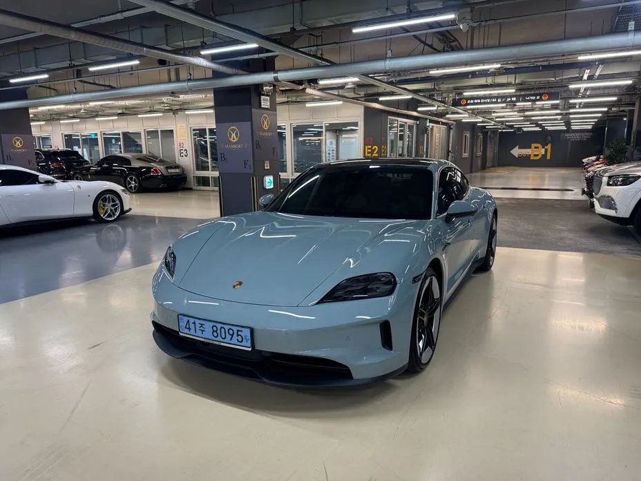 Porsche Taycan 2025