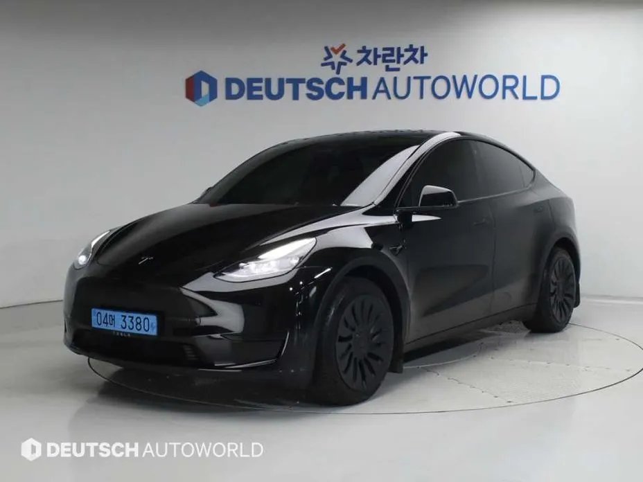 Tesla Model Y 2024