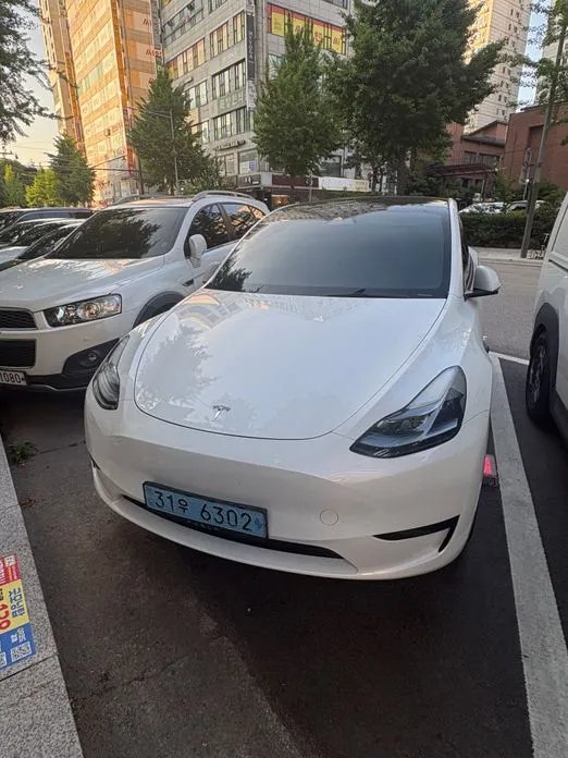 Tesla Model Y 2024