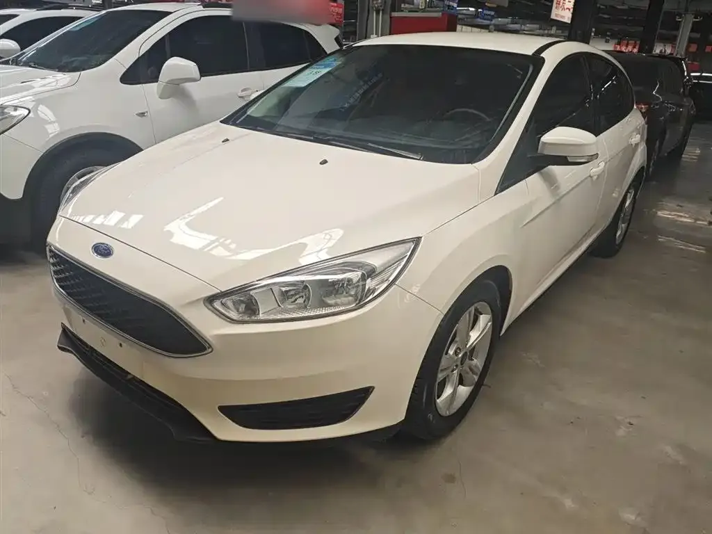 Ford Focus 2018 — фото 1 из 15